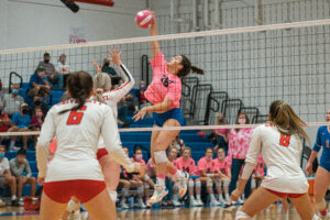 Morgantown volleyball team uses strong third set to beat rival University